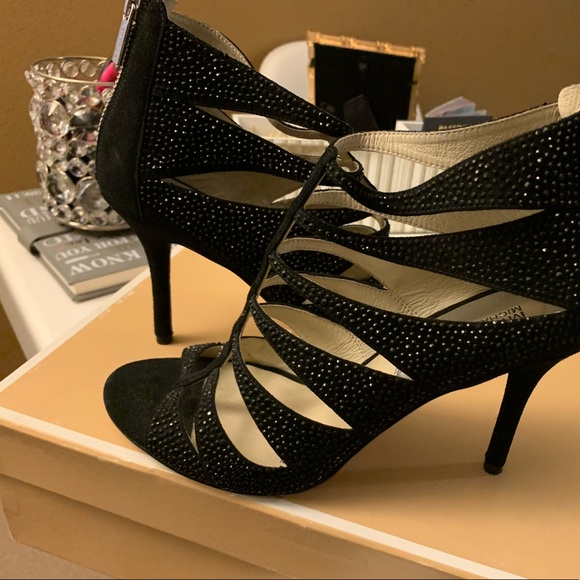 Shoes - Picture 1 of 2